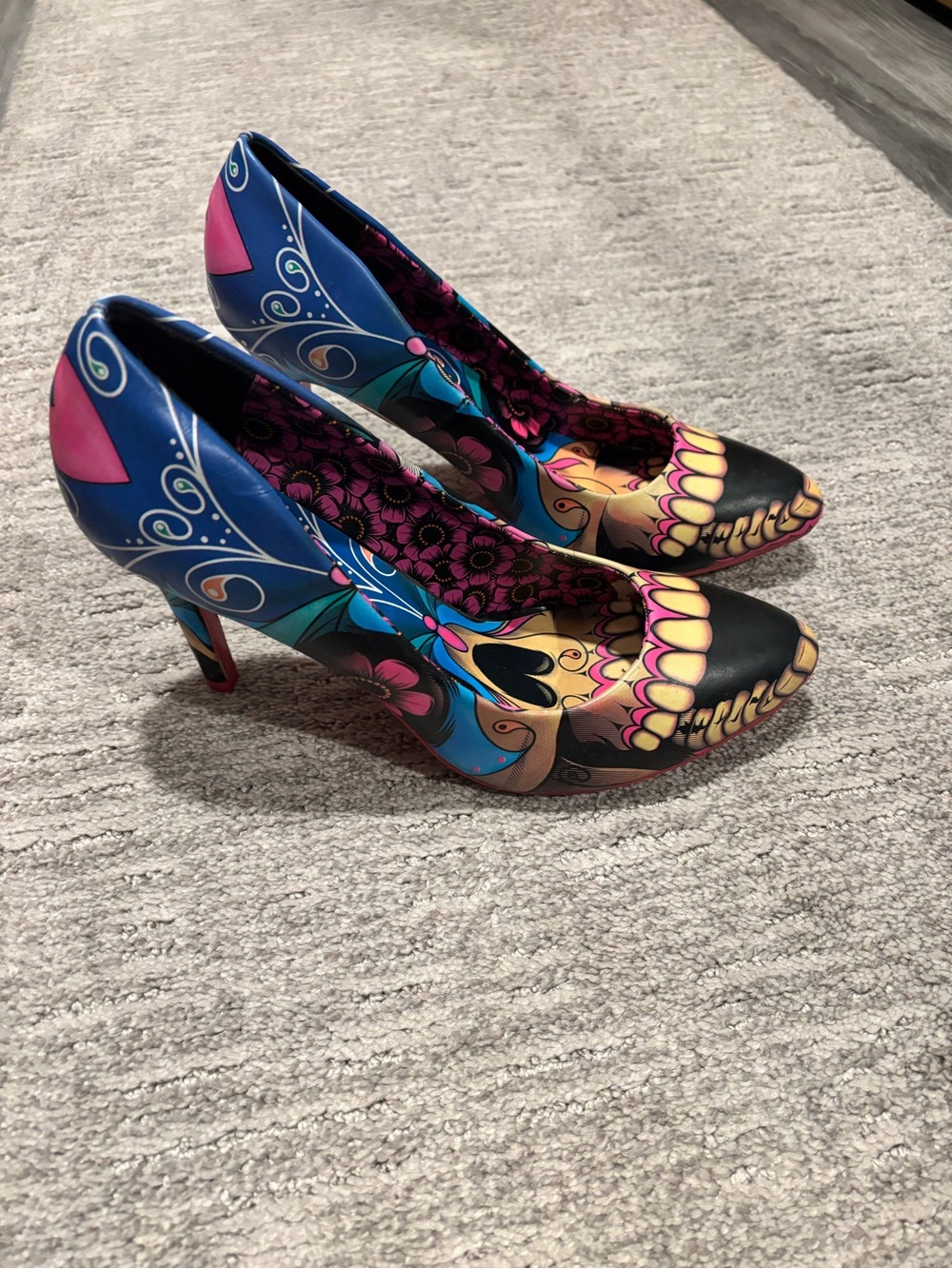 Iron fist Bold Multi-Color Printed Pointed-Toe Heels size